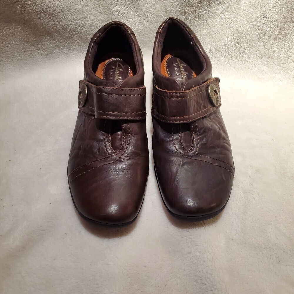 CLARKS Artisan Brown Distressed Leather Kessa Betty Loafers, Size 6.5